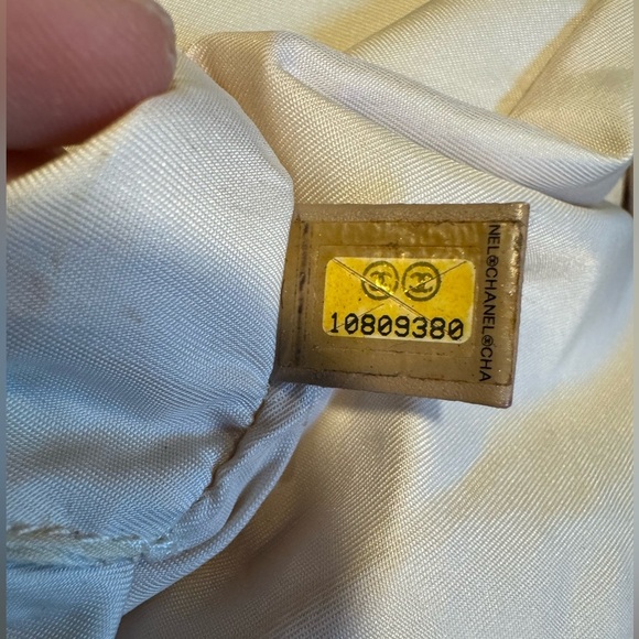 Authentic Chanel New Travel Line Tote - Picture 4 of 16